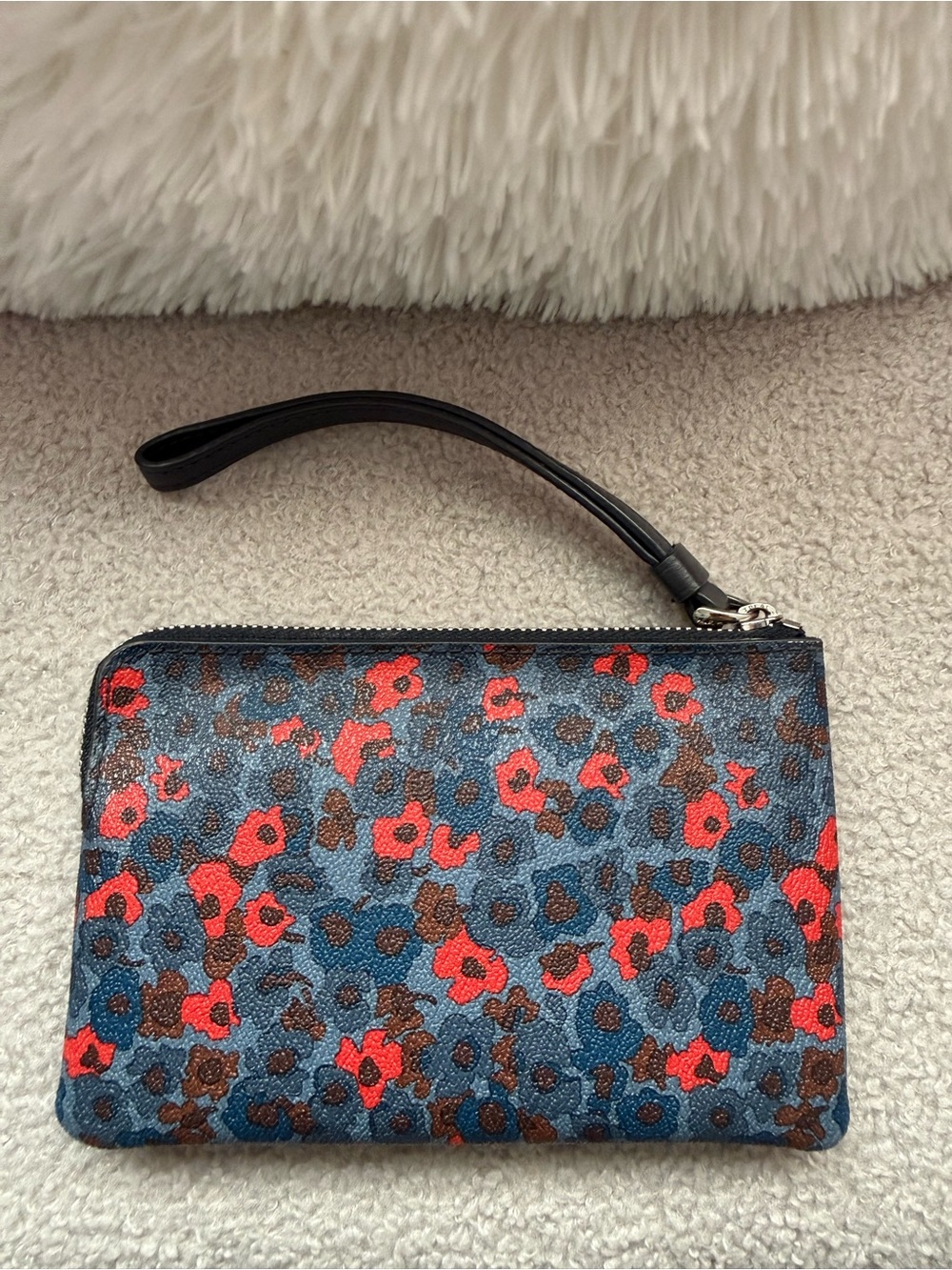 Coach Meadow Cluster Floral Corner Zip Wristlet NWOT - Picture 4 of 14